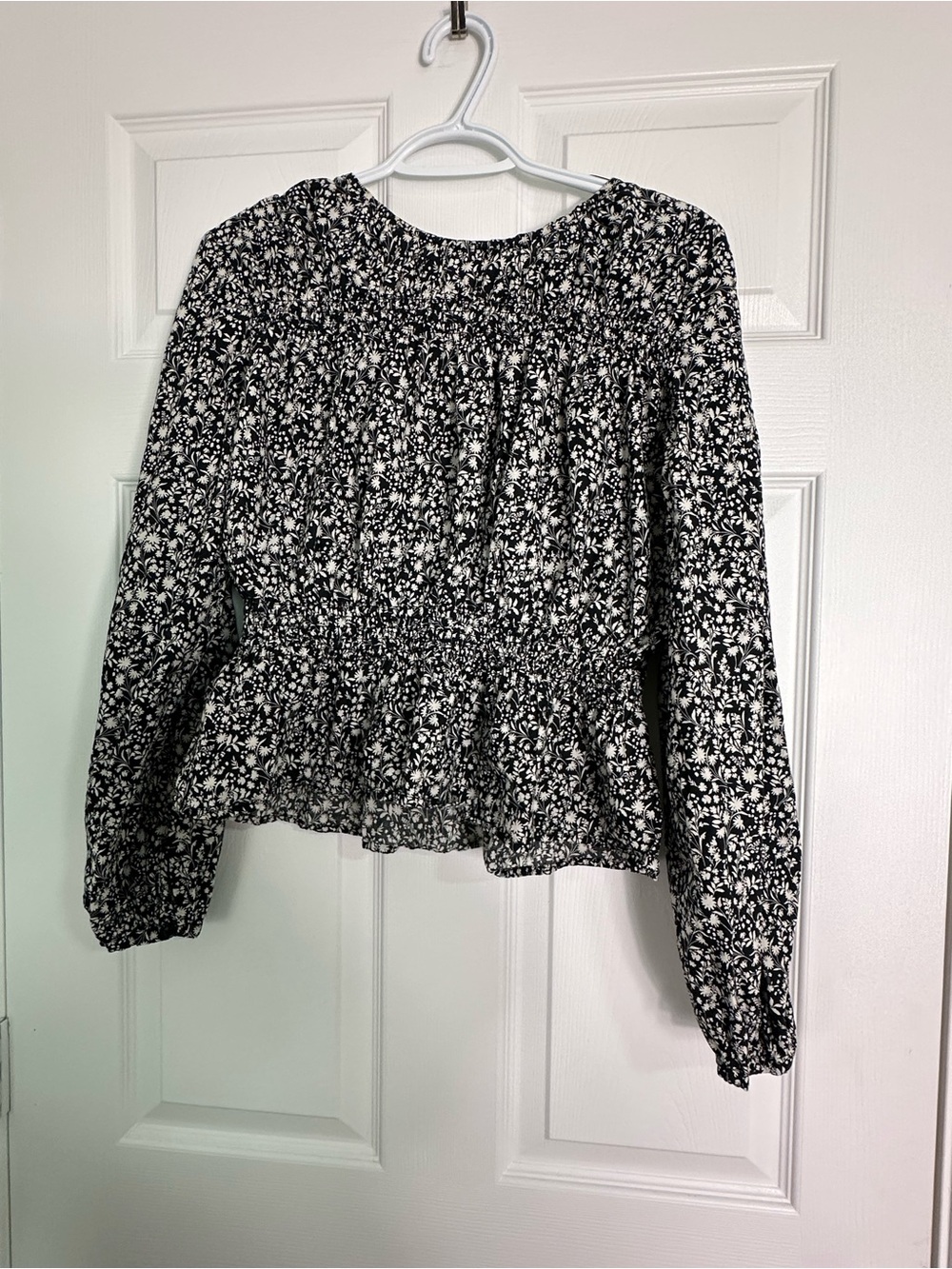 Universal Thread Black and White Floral Smocked Peplum Blouse
